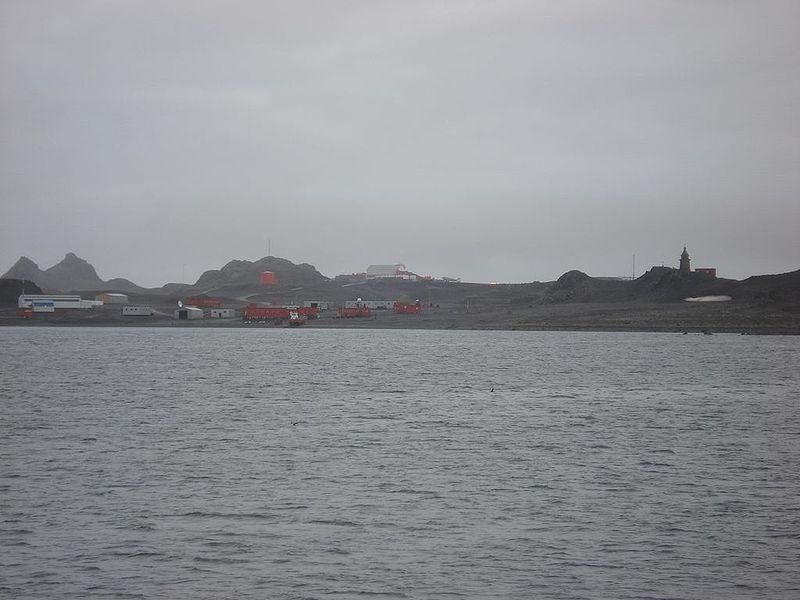 La base Bellingshausen, cliquez pour l'agrandir